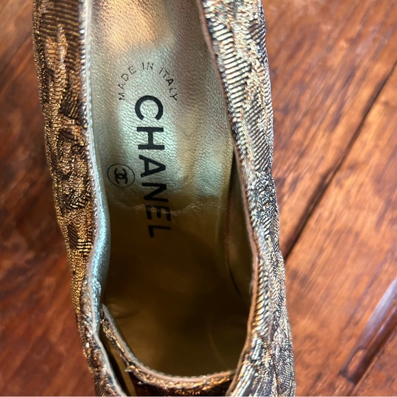 VINTAGE CHANEL gold shoes - Picture 8 of 8